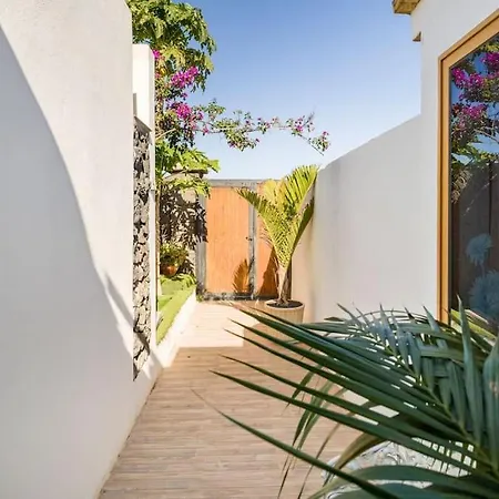 La Isla By Rentaholidayslanzarote *