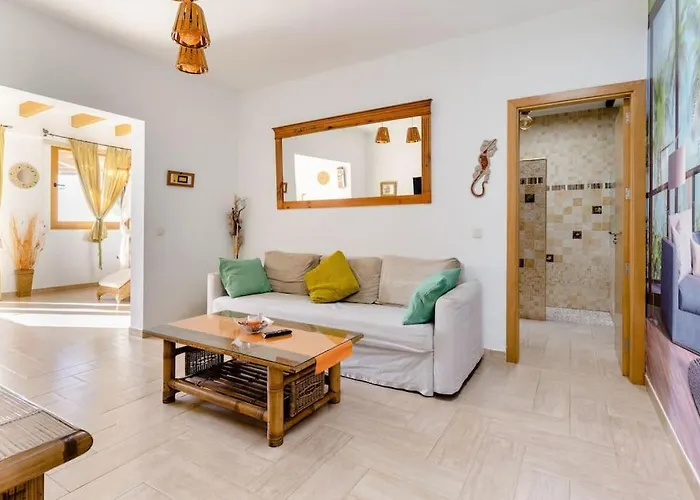 Villa La Isla By Rentaholidayslanzarote