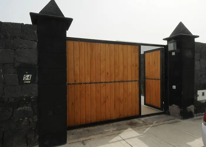 La Isla By Rentaholidayslanzarote *